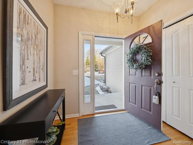 Builiding view four for 1062 Key West, Lake Orion, MI. 48360