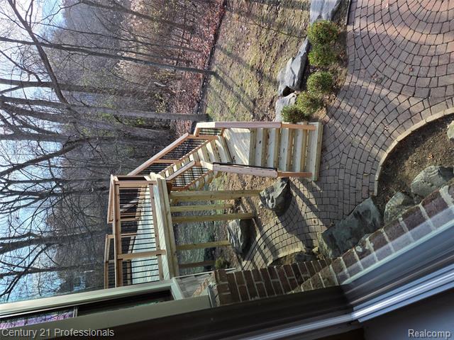 Builiding view sixty five for 1062 Key West, Lake Orion, MI. 48360