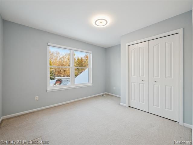 Builiding view thirty one for 1062 Key West, Lake Orion, MI. 48360