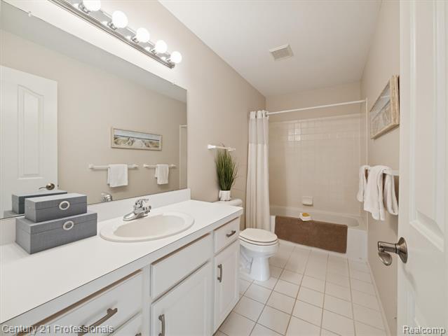 Builiding view thirty six for 1062 Key West, Lake Orion, MI. 48360