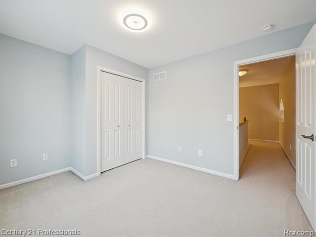 Builiding view thirty two for 1062 Key West, Lake Orion, MI. 48360