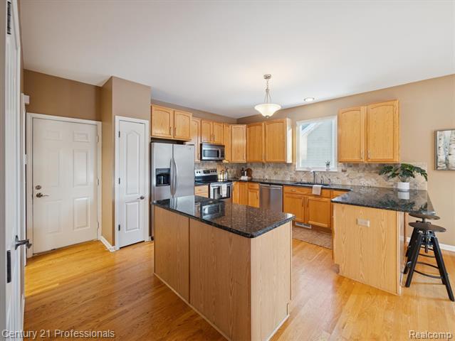 Builiding view twelve for 1062 Key West, Lake Orion, MI. 48360