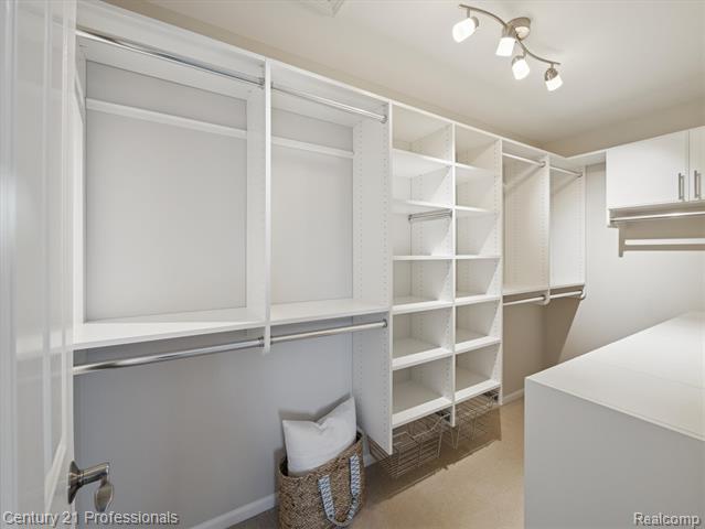 Builiding view twenty five for 1062 Key West, Lake Orion, MI. 48360