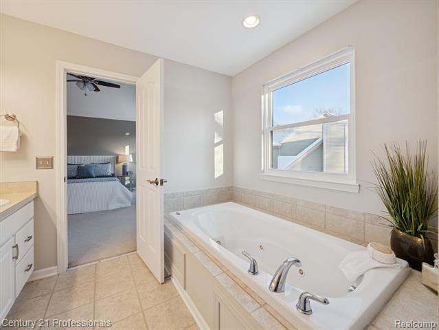 Builiding view twenty nine for 1062 Key West, Lake Orion, MI. 48360