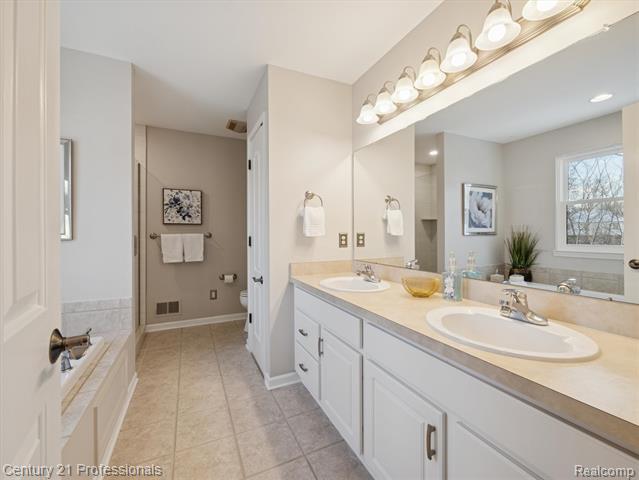 Builiding view twenty seven for 1062 Key West, Lake Orion, MI. 48360