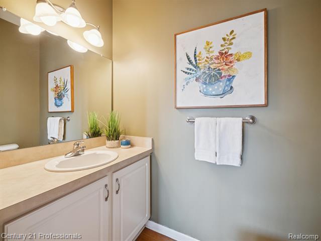 Builiding view twenty for 1062 Key West, Lake Orion, MI. 48360