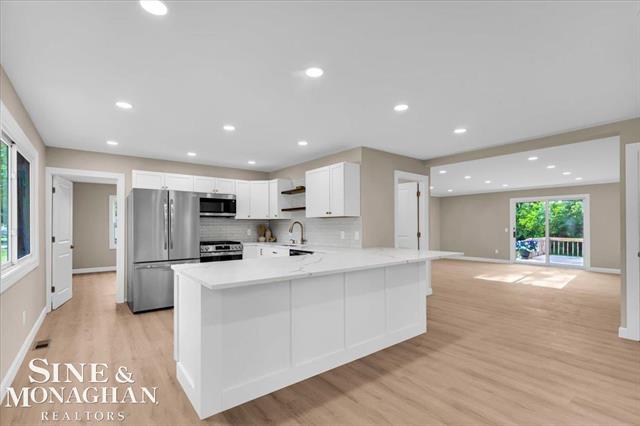 Builiding view five for 985 Fairledge, Lake Orion, MI. 48362