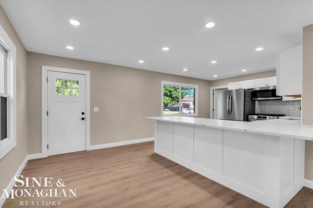 Builiding view one for 985 Fairledge, Lake Orion, MI. 48362