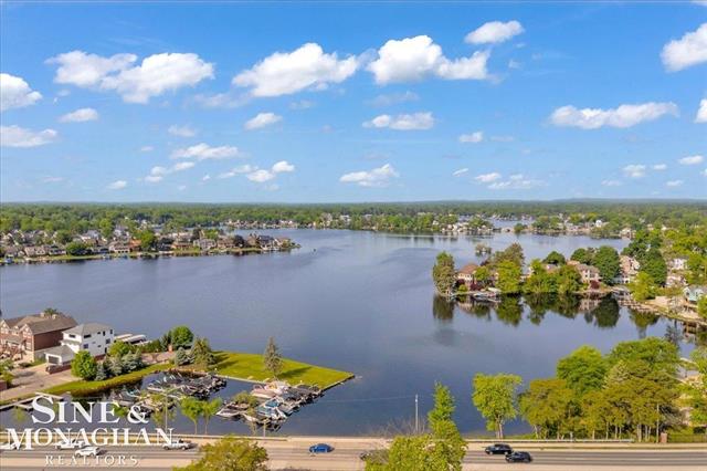 Builiding view thirty two for 985 Fairledge, Lake Orion, MI. 48362