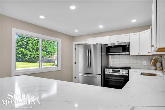 Builiding view three for 985 Fairledge, Lake Orion, MI. 48362