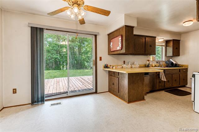 Builiding view eleven for 555 Tomahawk, Highland, MI. 48357