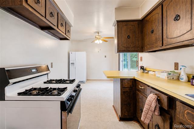 Builiding view fourteen for 555 Tomahawk, Highland, MI. 48357