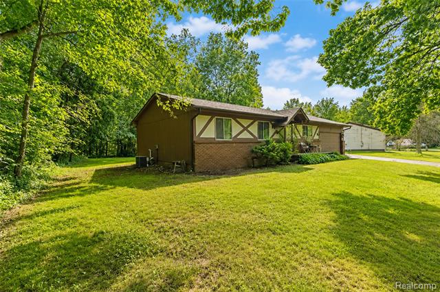 Builiding view six for 555 Tomahawk, Highland, MI. 48357