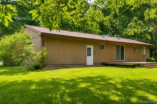 Builiding view thirty for 555 Tomahawk, Highland, MI. 48357