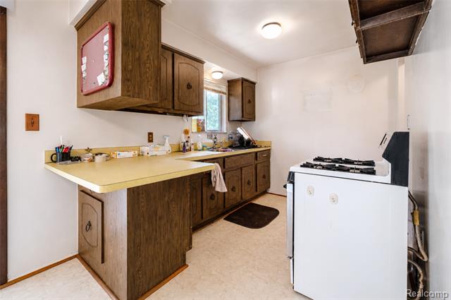 Builiding view twelve for 555 Tomahawk, Highland, MI. 48357