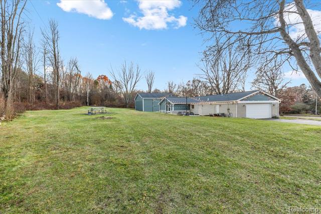 Builiding view forty four for 9240 Allen, Clarkston, MI. 48348