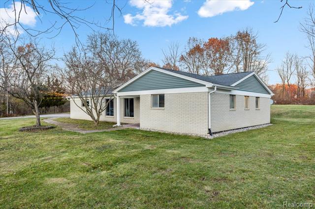 Builiding view seven for 9240 Allen, Clarkston, MI. 48348