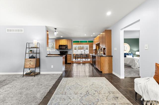 Builiding view seventeen for 9240 Allen, Clarkston, MI. 48348