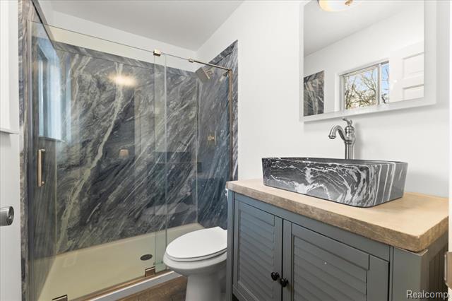 Builiding view thirty two for 9240 Allen, Clarkston, MI. 48348