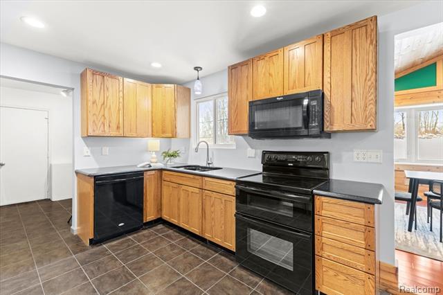 Builiding view twenty for 9240 Allen, Clarkston, MI. 48348