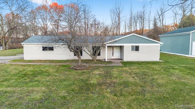 front view for 9240 Allen Rd, Clarkston, Mi. 48348
