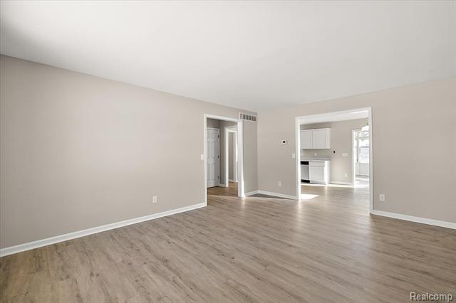 Builiding view eight for 927 Alan, Lake Orion, MI. 48362