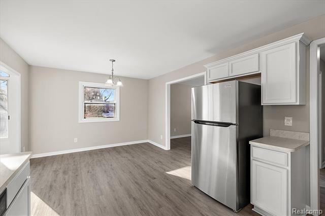 Builiding view eighteen for 927 Alan, Lake Orion, MI. 48362