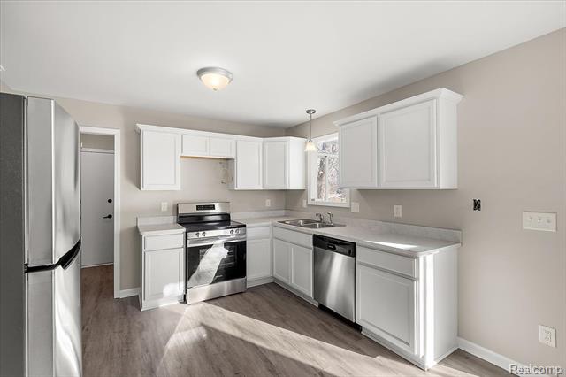 Builiding view fifteen for 927 Alan, Lake Orion, MI. 48362