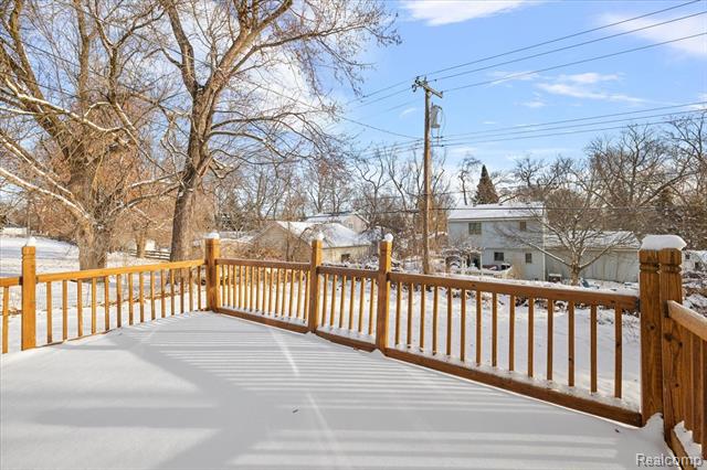 Builiding view forty four for 927 Alan, Lake Orion, MI. 48362