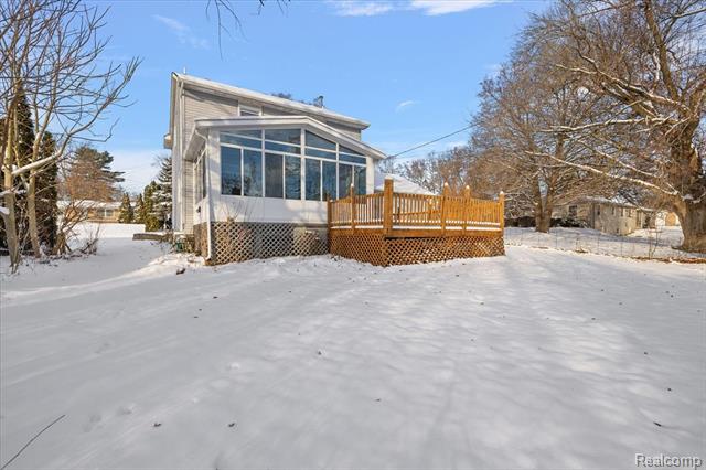 Builiding view forty two for 927 Alan, Lake Orion, MI. 48362