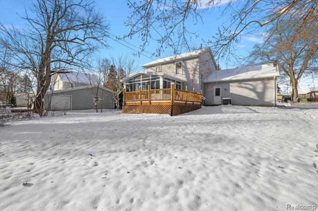 Builiding view forty for 927 Alan, Lake Orion, MI. 48362