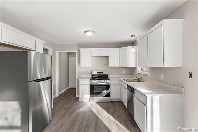 Builiding view fourteen for 927 Alan, Lake Orion, MI. 48362