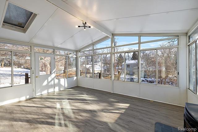 Builiding view nineteen for 927 Alan, Lake Orion, MI. 48362