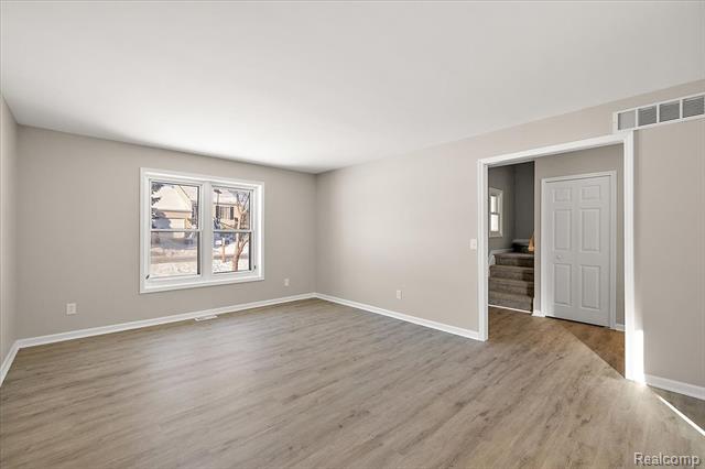 Builiding view seven for 927 Alan, Lake Orion, MI. 48362