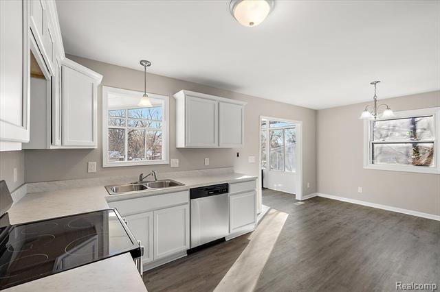 Builiding view seventeen for 927 Alan, Lake Orion, MI. 48362