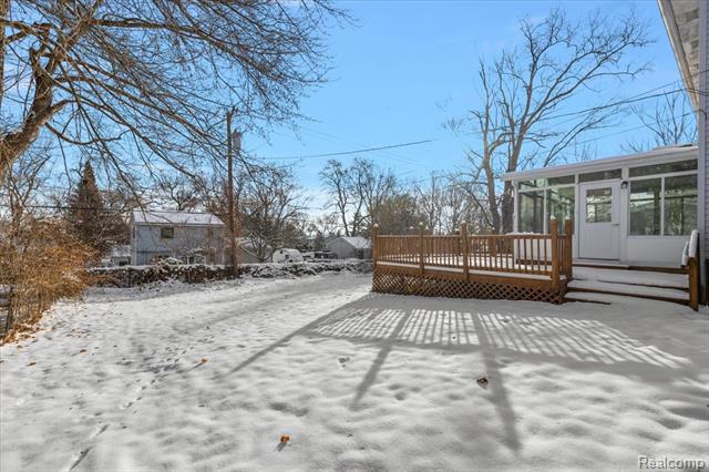 Builiding view thirty nine for 927 Alan, Lake Orion, MI. 48362