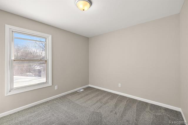 Builiding view thirty one for 927 Alan, Lake Orion, MI. 48362