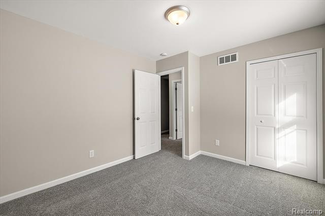 Builiding view thirty two for 927 Alan, Lake Orion, MI. 48362