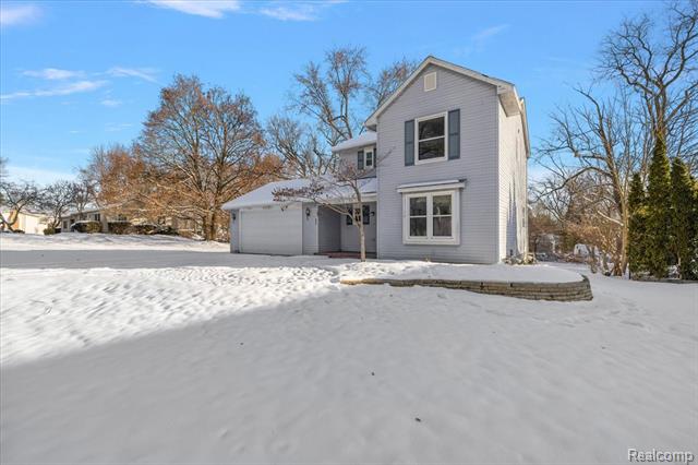 Builiding view three for 927 Alan, Lake Orion, MI. 48362