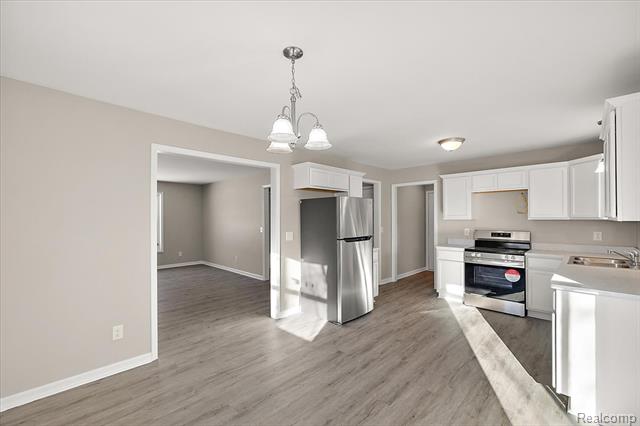 Builiding view twelve for 927 Alan, Lake Orion, MI. 48362