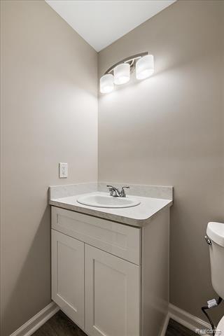 Builiding view twenty four for 927 Alan, Lake Orion, MI. 48362