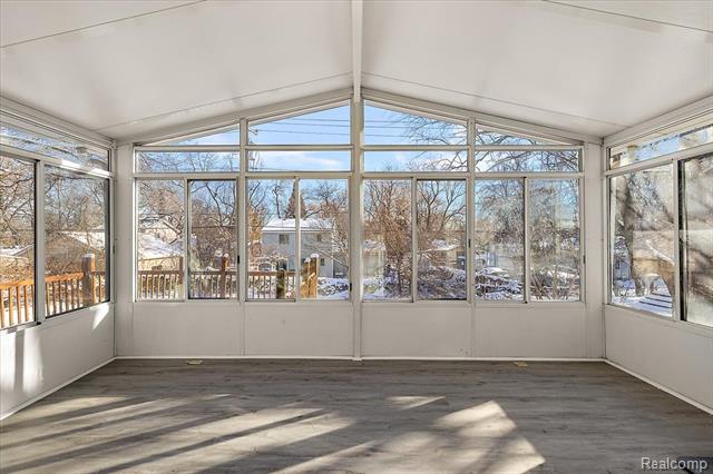 Builiding view twenty for 927 Alan, Lake Orion, MI. 48362