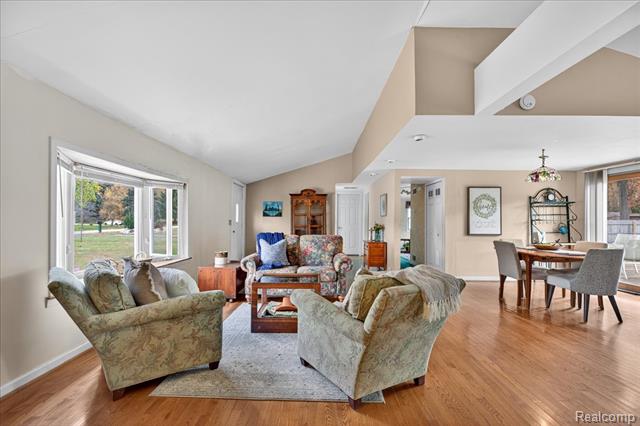 Builiding view eight for 5621 Delmas, Clarkston, MI. 48348