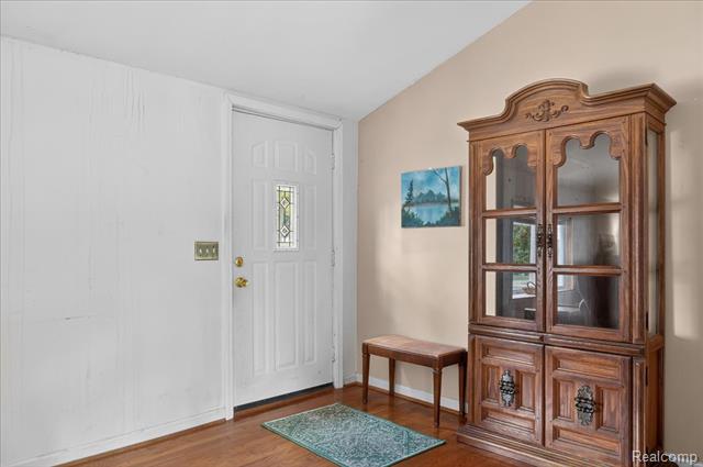 Builiding view five for 5621 Delmas, Clarkston, MI. 48348