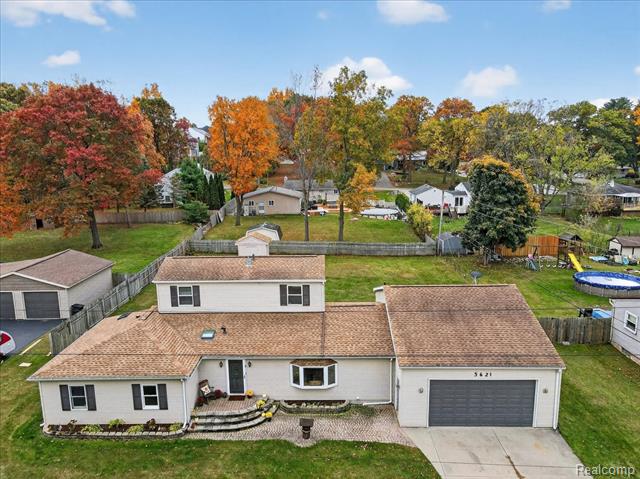 Builiding view forty five for 5621 Delmas, Clarkston, MI. 48348