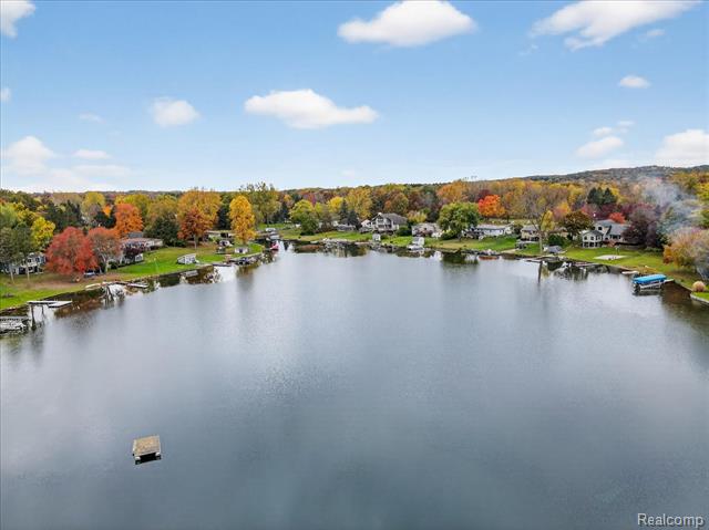 Builiding view forty for 5621 Delmas, Clarkston, MI. 48348