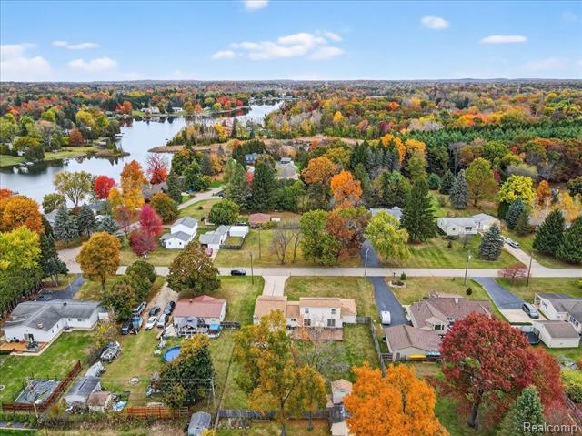 Builiding view four for 5621 Delmas, Clarkston, MI. 48348