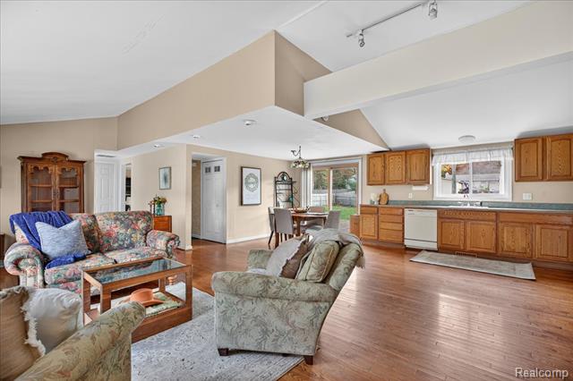 Builiding view nine for 5621 Delmas, Clarkston, MI. 48348