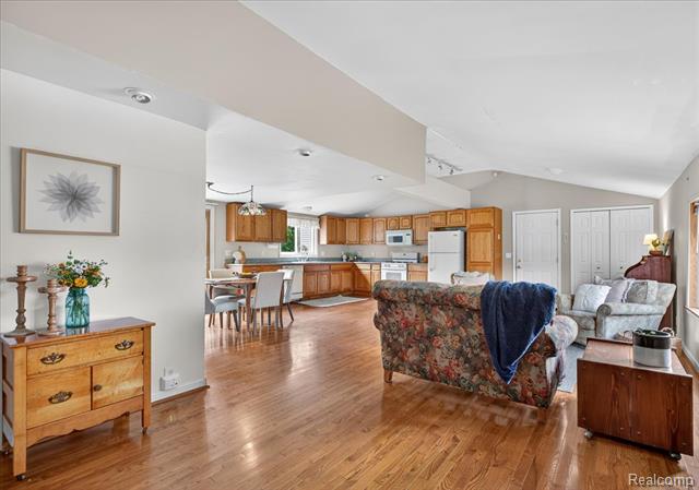 Builiding view six for 5621 Delmas, Clarkston, MI. 48348