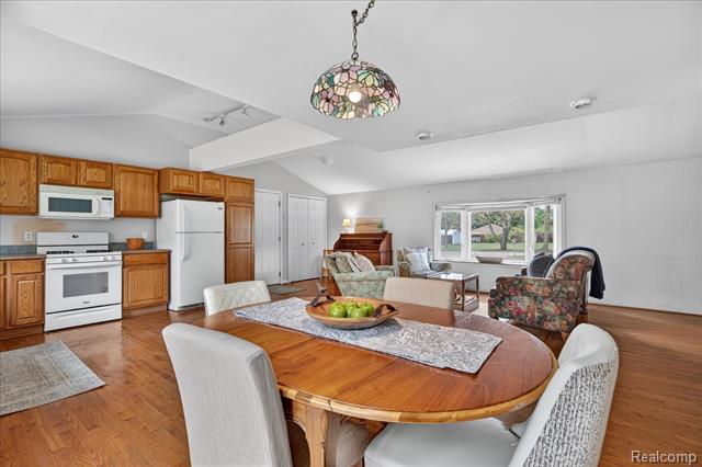 Builiding view sixteen for 5621 Delmas, Clarkston, MI. 48348